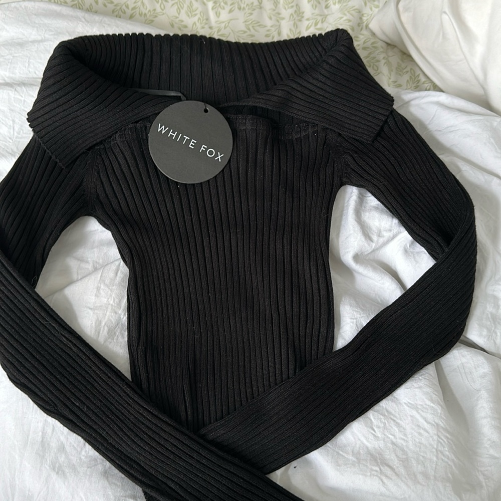 White fox black sweater with collar